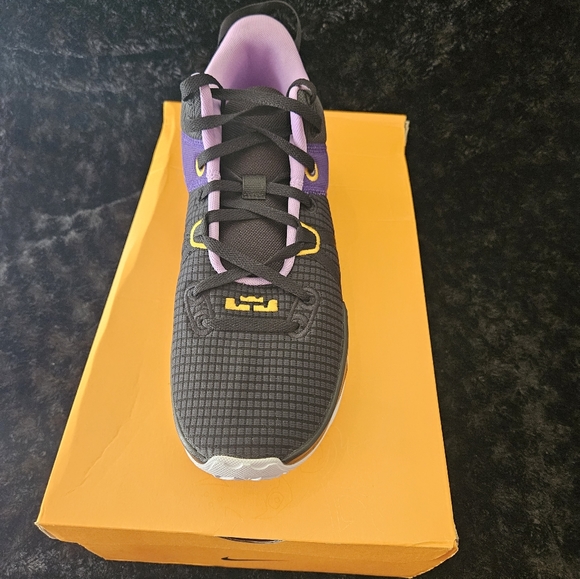 LeBron witnessVll - Picture 1 of 3